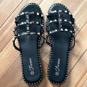 Women sandal. Forever size 10.